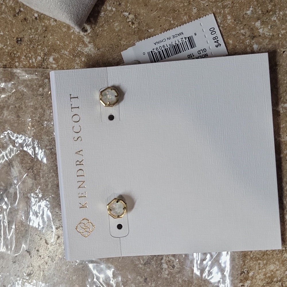 Ladie's Opal Earrings